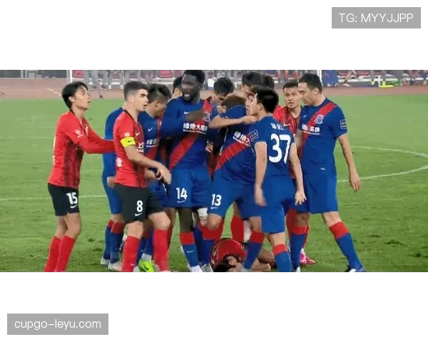 上海海港足球俱乐部迎新赛季，目标冲击联赛冠军再创辉煌