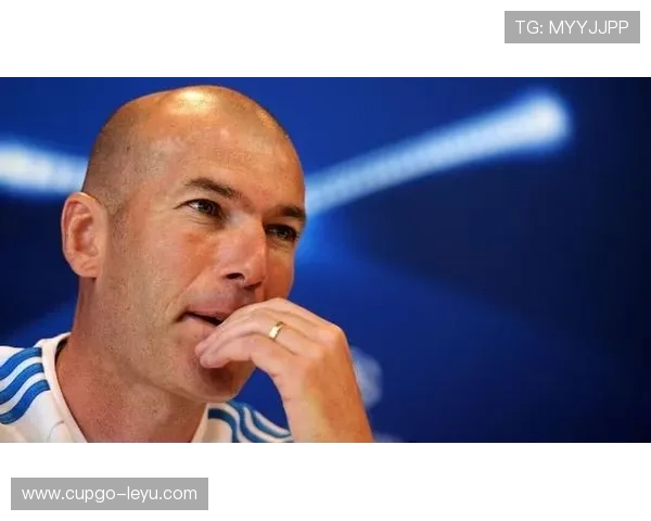 齐达内：从球场传奇到法国足球教练巨星